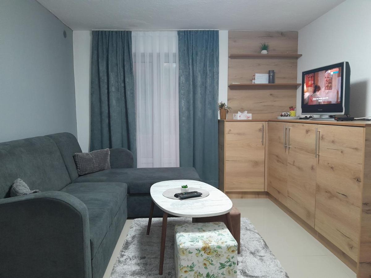 Apartmani Bet Gradacac 1 Maj Broj 24 Buitenkant foto