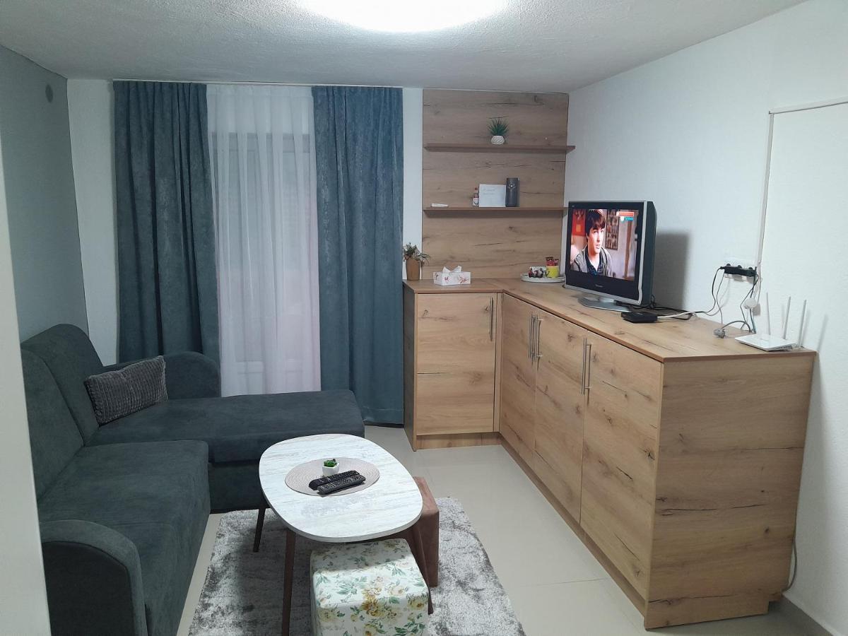 Apartmani Bet Gradacac 1 Maj Broj 24 Buitenkant foto
