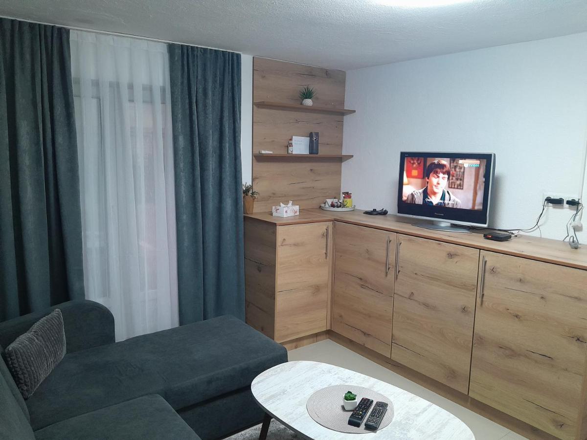 Apartmani Bet Gradacac 1 Maj Broj 24 Buitenkant foto